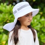 暑い夏に一押しの帽子はエアスルーハット。頭周りのメッシュは通気性がよく、つば先コードが入りピンと張るつばを作り、お顔にしっかり影を作ります。