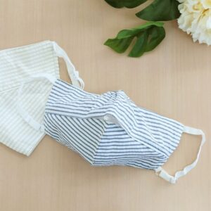 UVカット素材で作られ、鼻のところが開いている息のしやすいマスク
